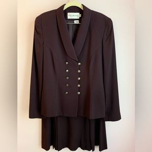 Beautiful, unique suit from JH Collectibles